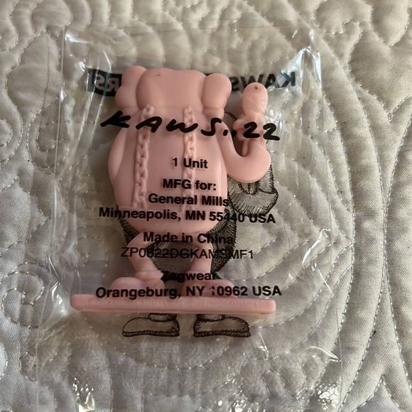 Set of 4, KAWS Monsters, new - Picture 3 of 10